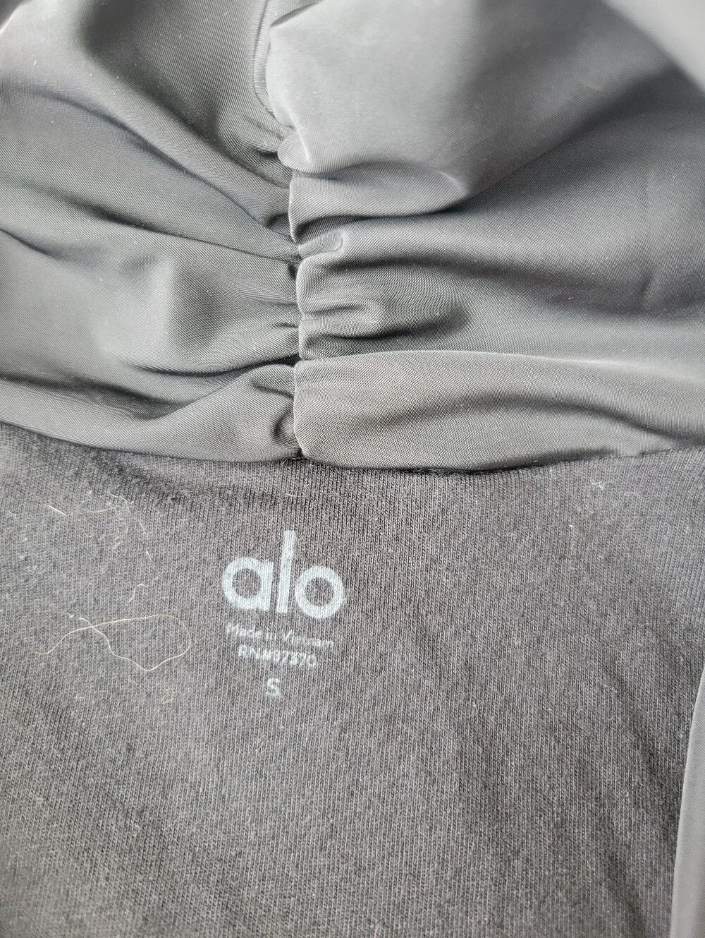 ALO Lightweight Takeaway Track Pullover in Black Small